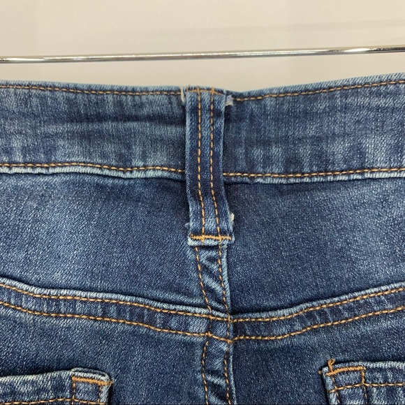 Seven7 High Waisted Denim Weekend Shorts With Longer Inseam Medium Wash Size 12 - Picture 7 of 15